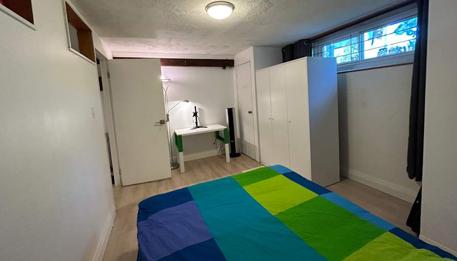 Photo of Sparent's room