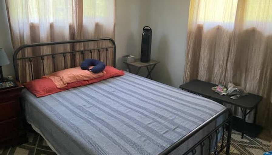 Private room to rent in share house 33rd Avenue, Lo...