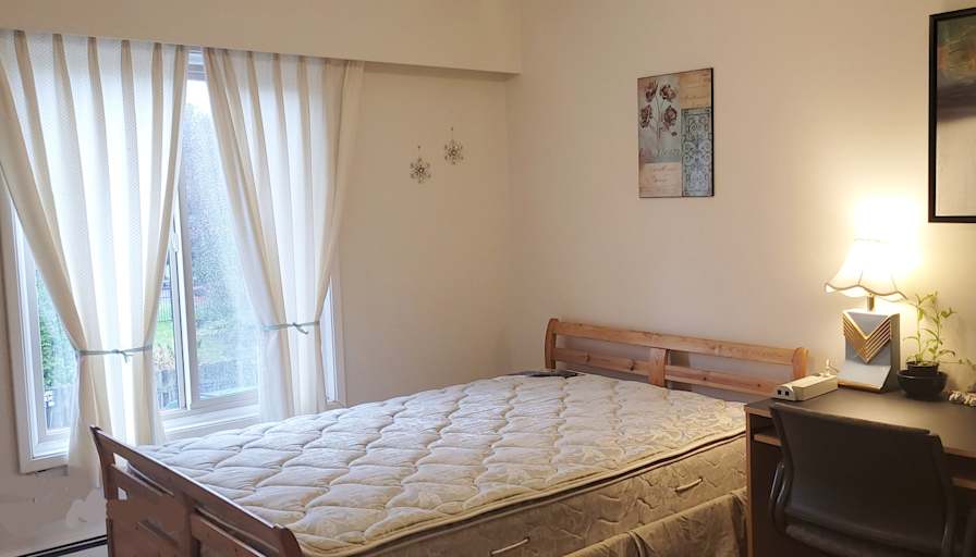 OFF Oak Bay Ave's room