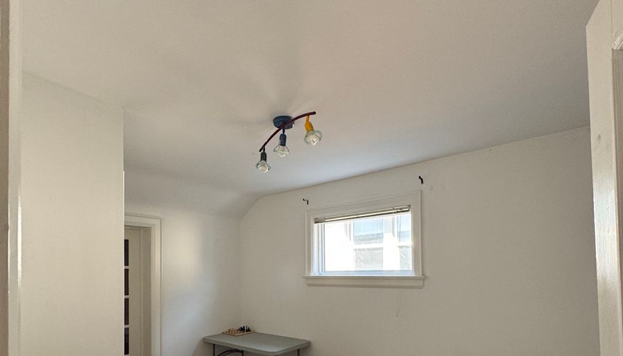 Evelina Suleimanova's room