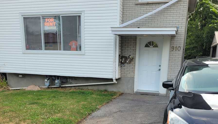 Rent Share At Ol' Doc Watson's room