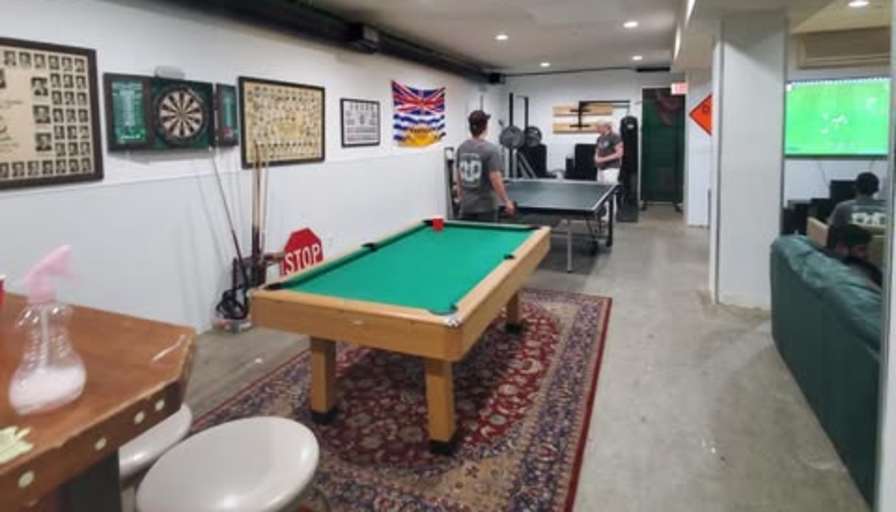 Garrett  Surgoine's room