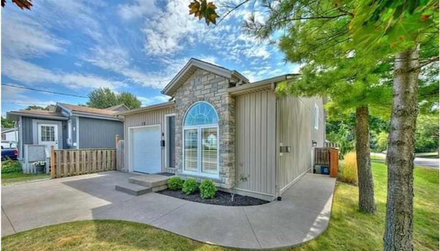 Angela DiFruscia's room