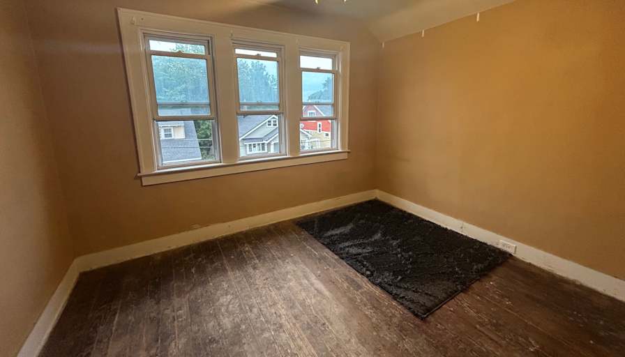 Private room to rent in share house Olympia Street...