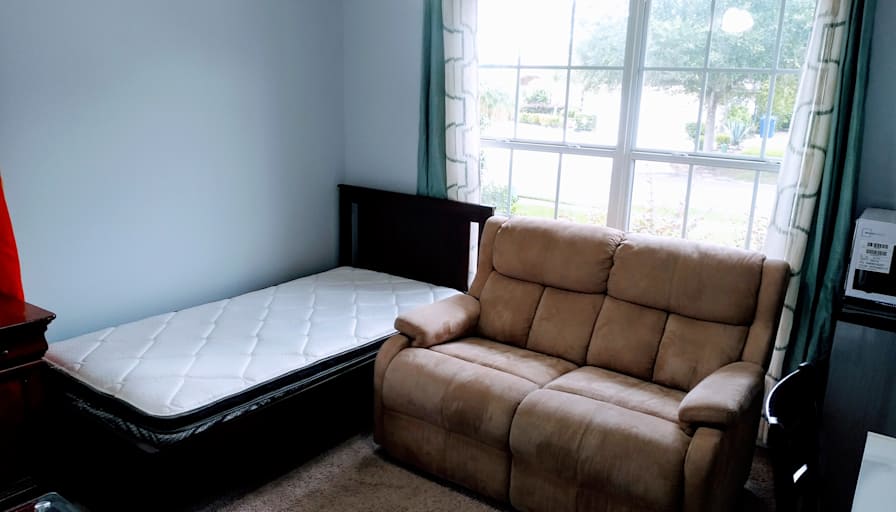 Private room to rent in share house Tavares, Florid...