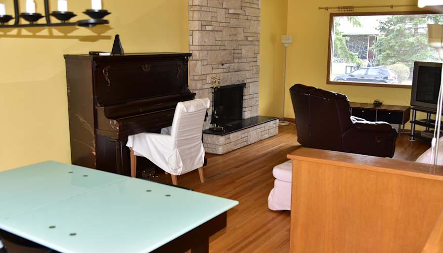 Private room to rent in share house Exshaw Road NW,... Roomies.ca