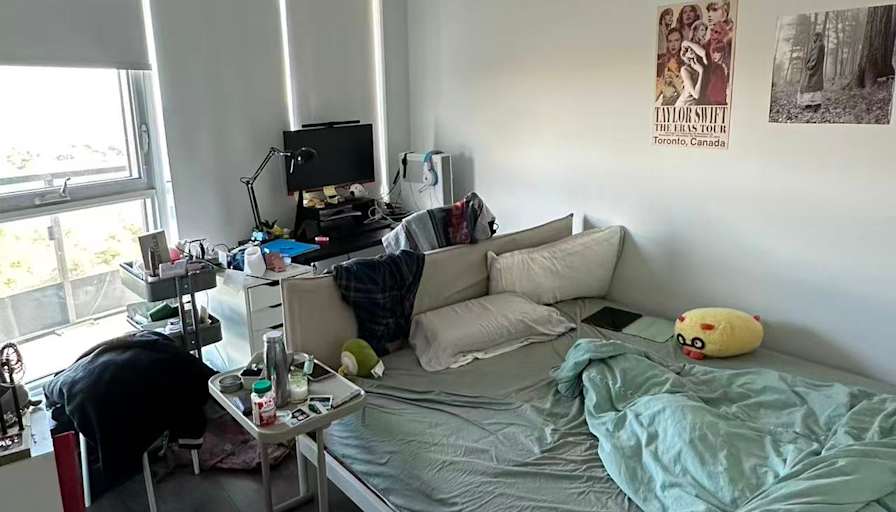 Jonathan Liu's room