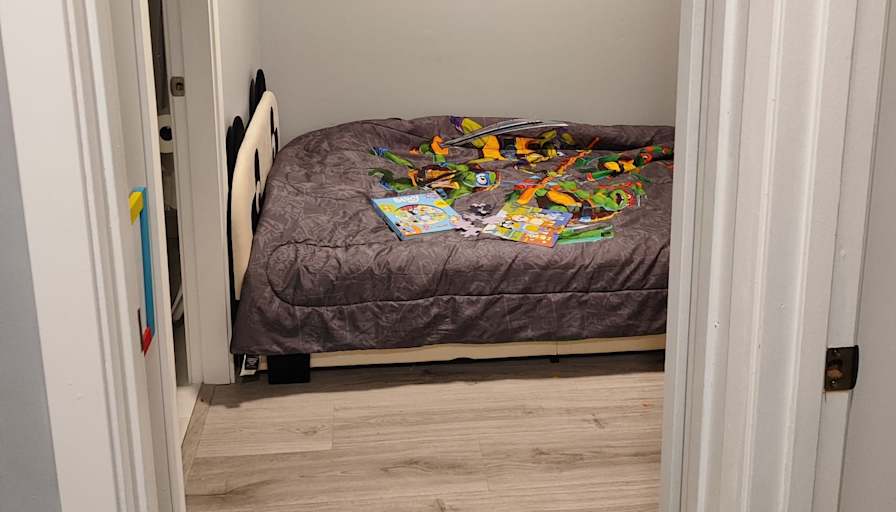 Photo of Elthon's room
