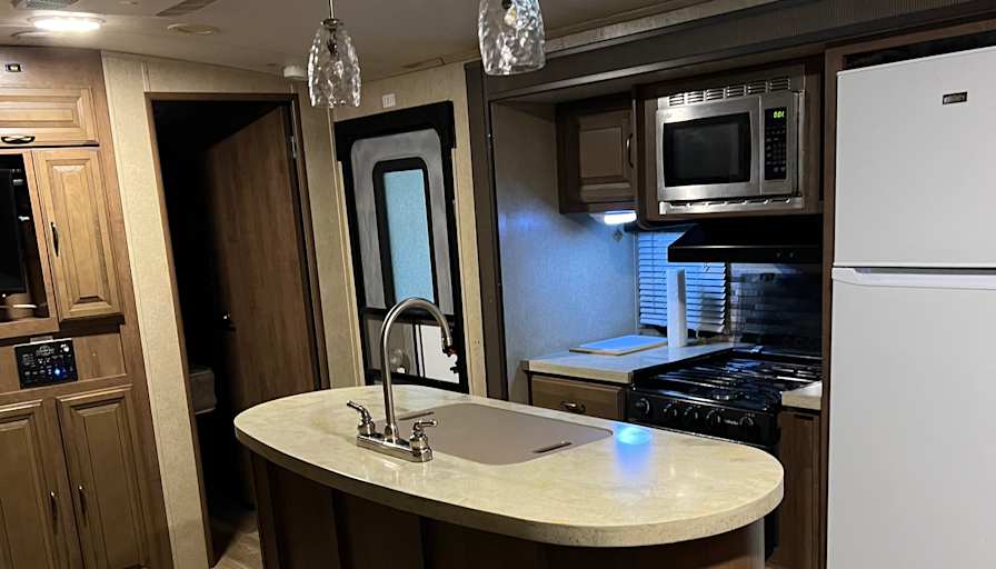 Room share to rent Freeport, Florida 32439 I have...