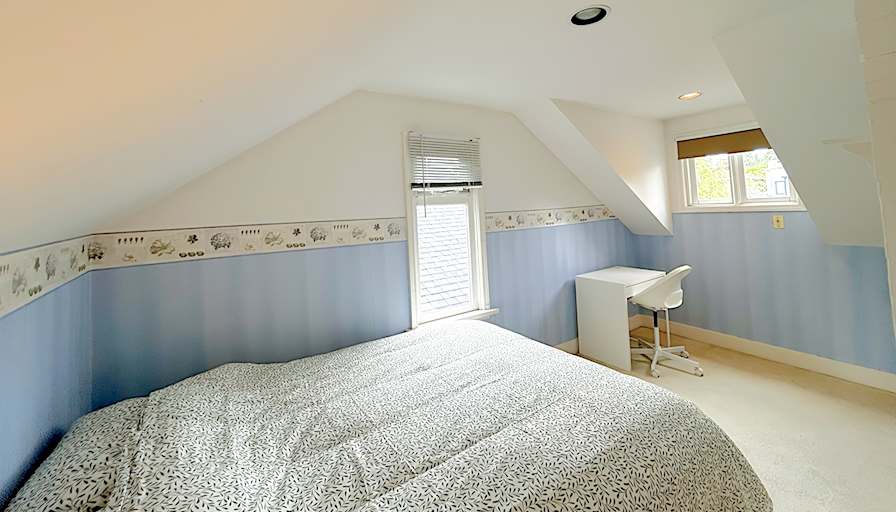 Photo of Shahram's room