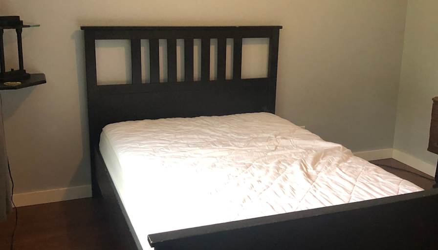 Central Nanaimo's room