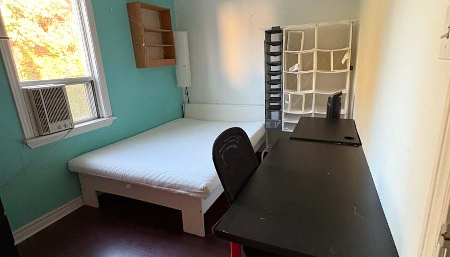 Photo of Vincent Molumby's room