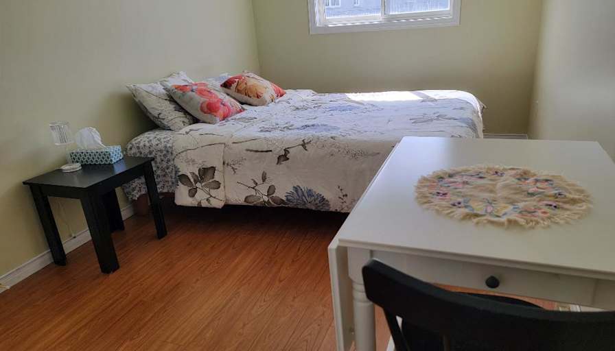 FOROUGH RAHMATI's room