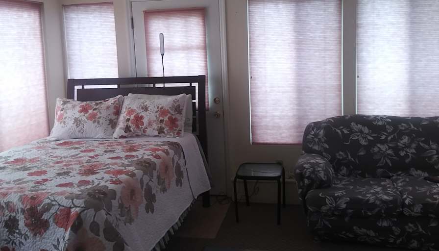 Private room to rent in share house Conover Street,...