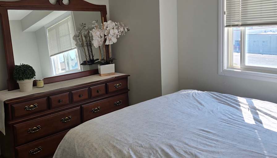 Laura KESSLER's room