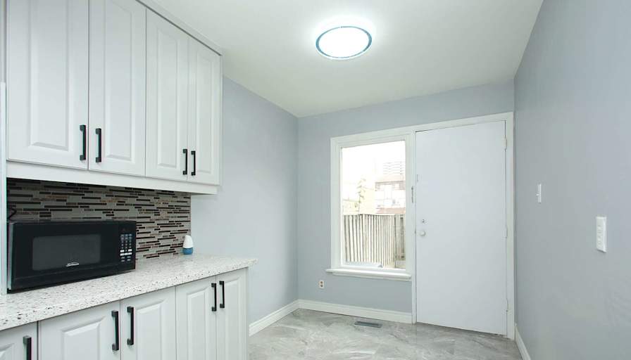 Tolobi Rental's room