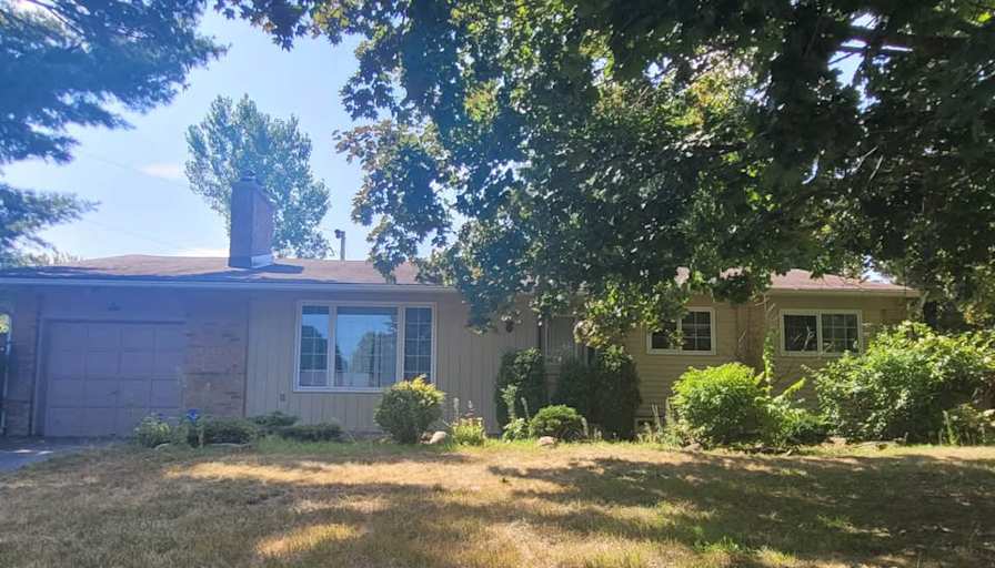 Ben Bertrand Sangano U's room