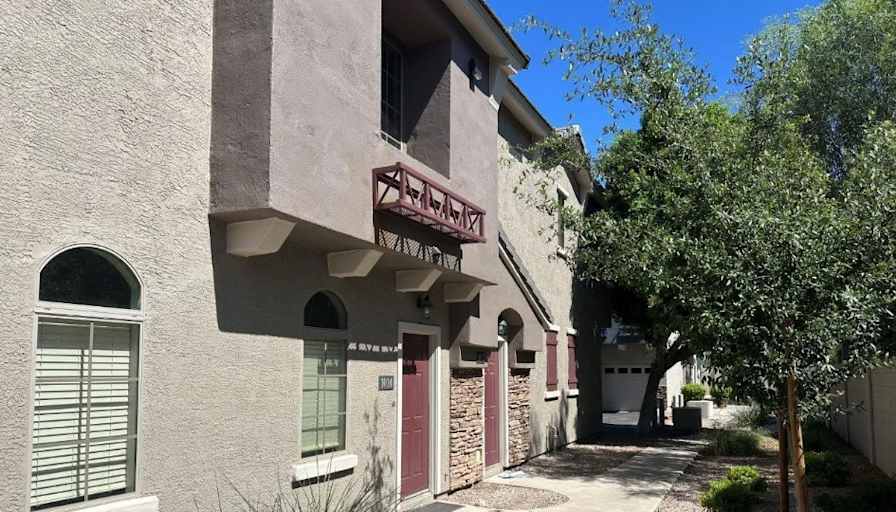 Private room to rent in share house E Rio Salado Pk...