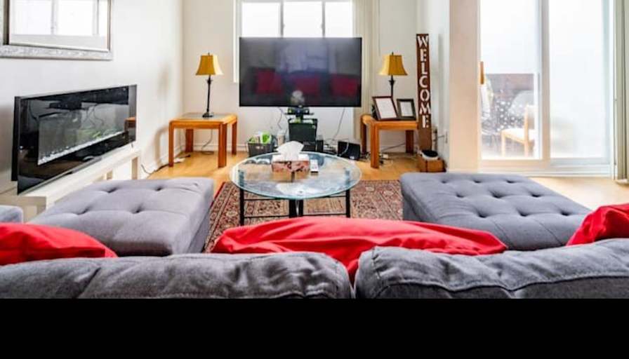 Andrew Karabinos's room