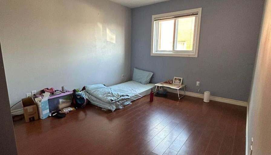 Aaron  Richard's room