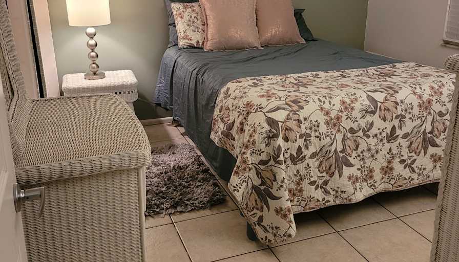 Private room to rent in share house Fruitville, Flo...