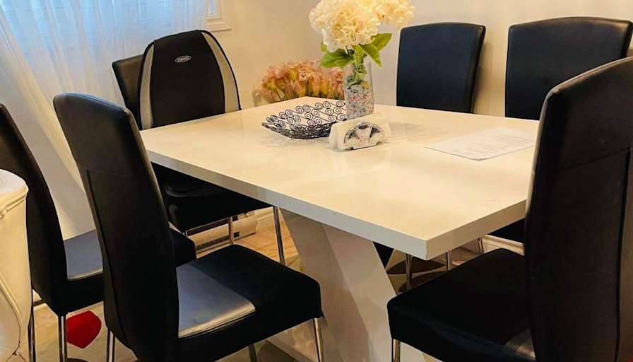 Photo of Glen Dee's room