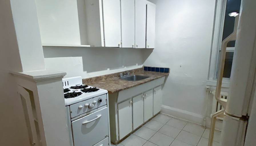 Renato Tomatis Pozzuoli's room