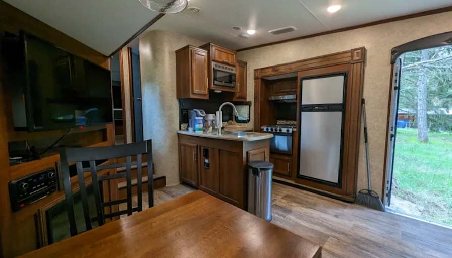 Private room to rent in share house Yelm Highway So...