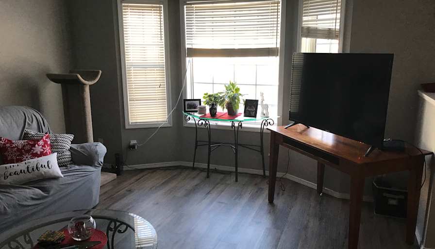 Private room to rent in share house 1 Street East, Cochrane, Alberta