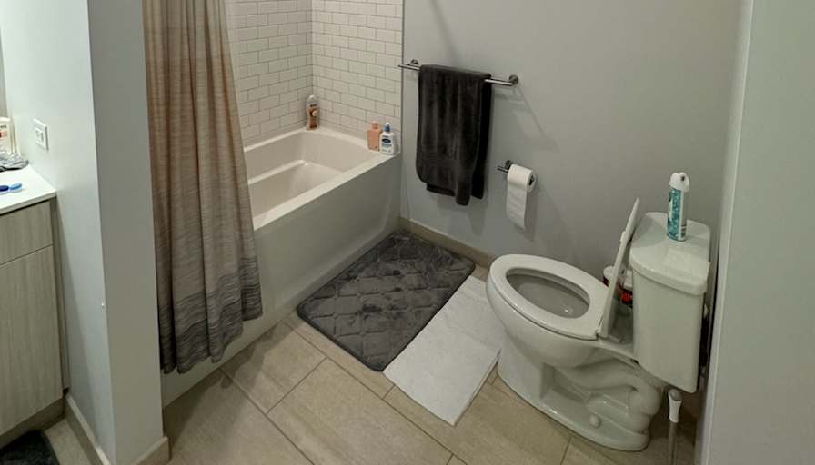 Private room to rent in share house Revere Beach Pa...