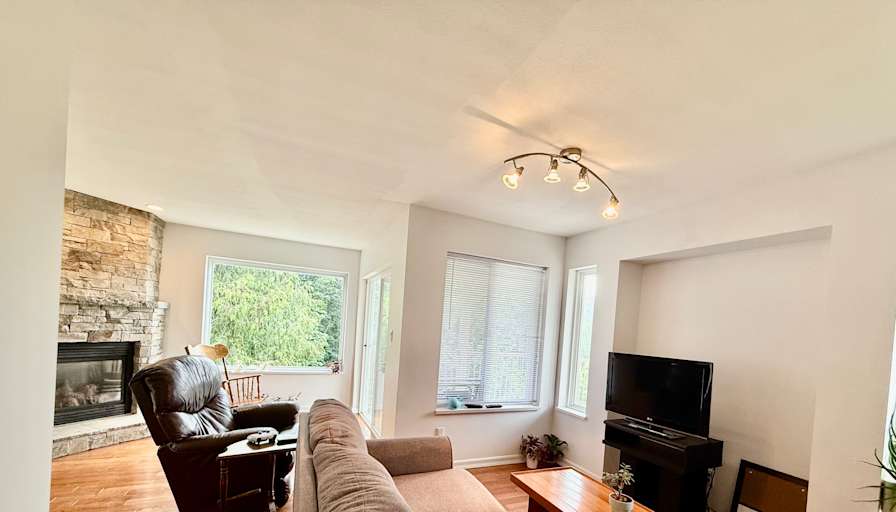 Photo of HALFMOON BAY's room