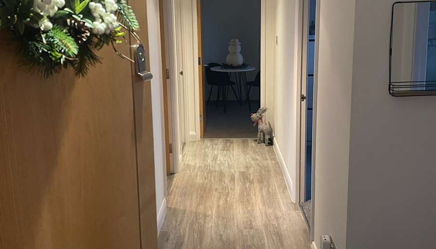 Private room to rent in share house Consort Place... Roomies.co.uk