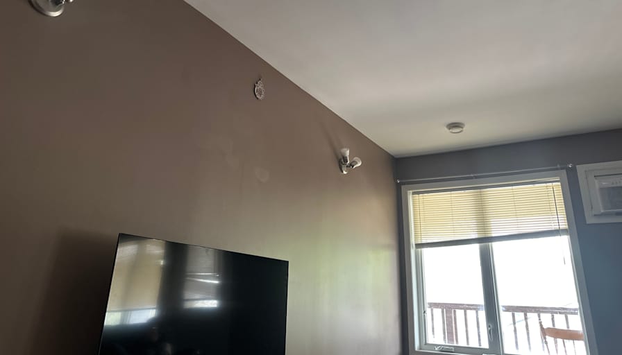 Delwin  Noronha's room