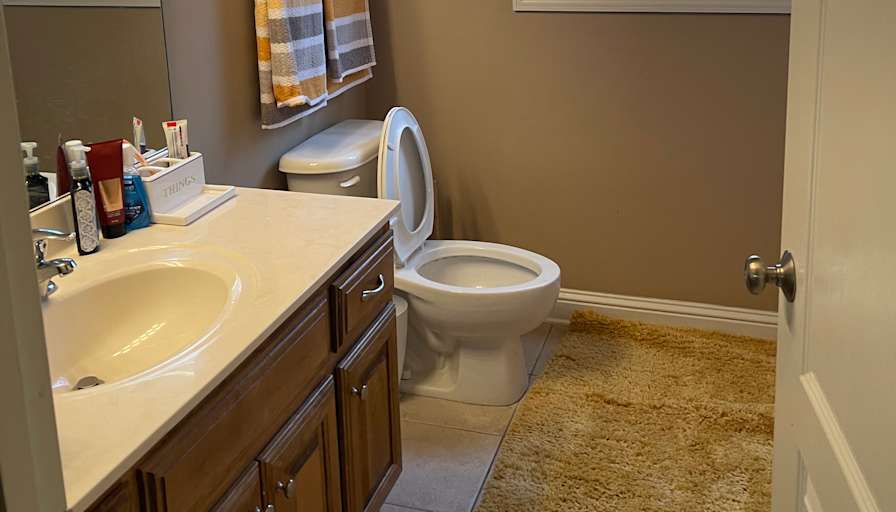 Private room to rent in share house Plymouth Drive,...