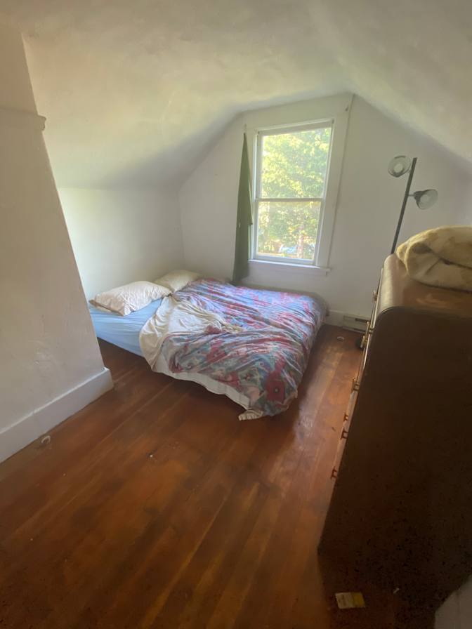 Hilary Djeric's room