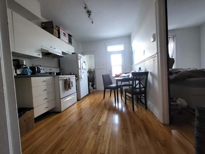 Andrea Alzate's room