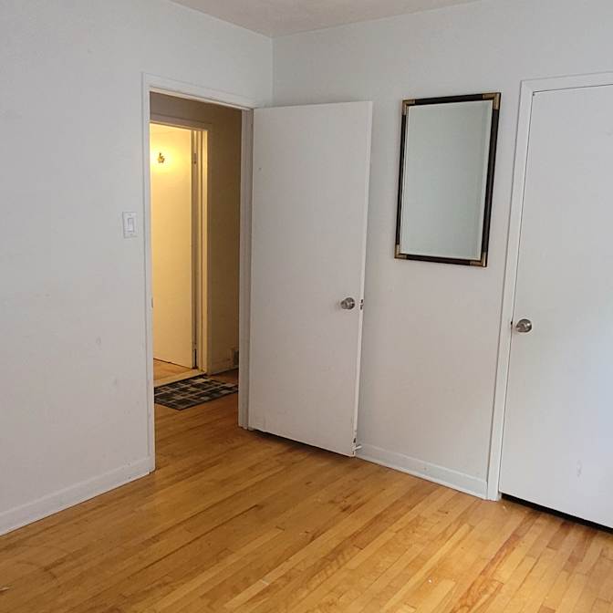 Rent Share At Ol' Doc Watson's room