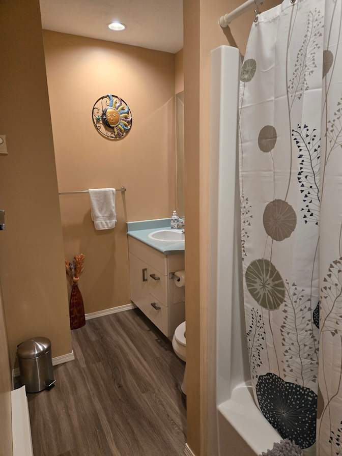 Lareina skolski's room