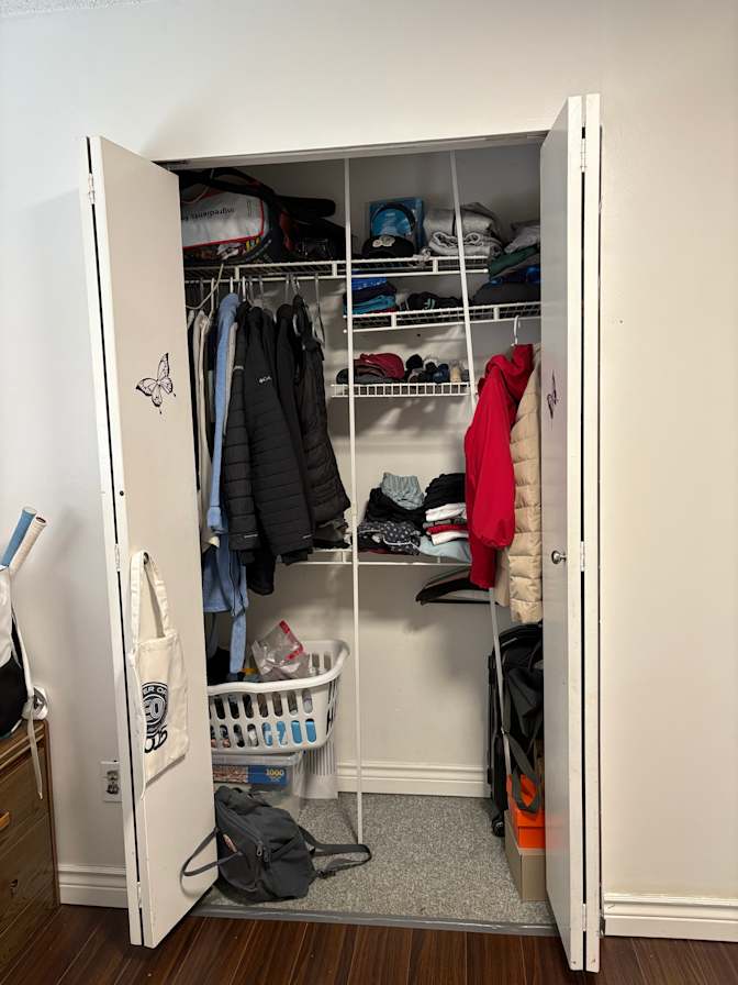 Stefanie St-Jacques's room