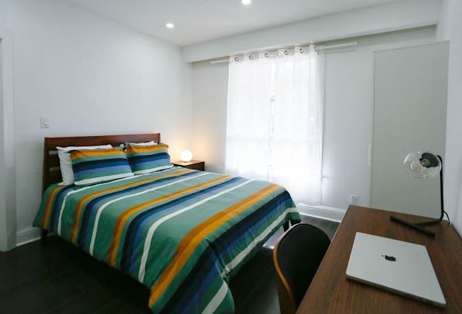 farnaz hosseini's room