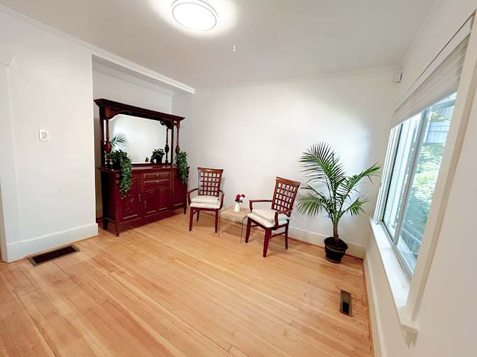 Photo of Shahram's room