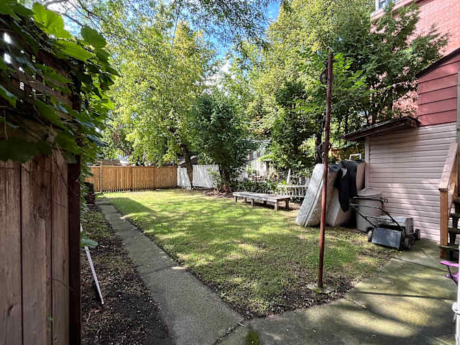 Photo of Aylar's room