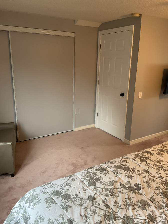 Hamilton Mountain's room