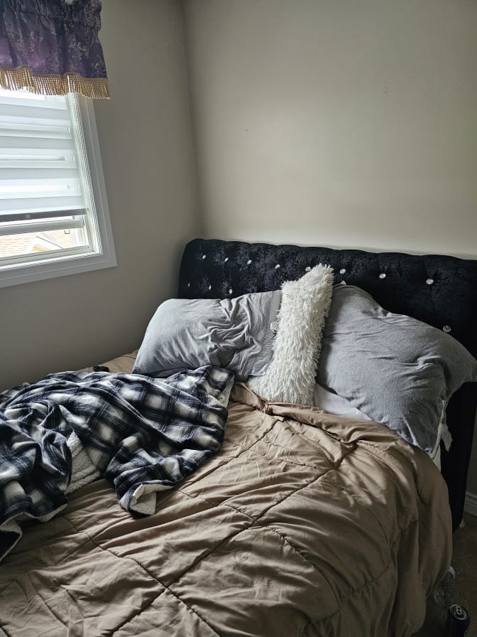 IVY-ROSE KENNEDY's room