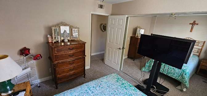Photo of Rosmen's room