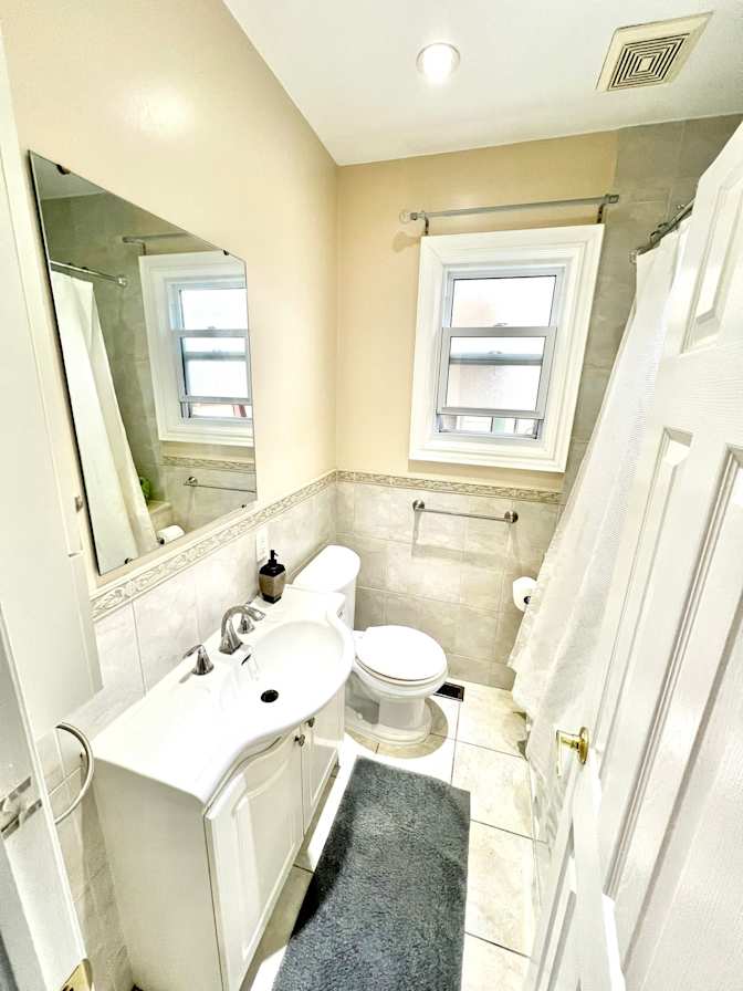 EKC Homestay Toronto's room