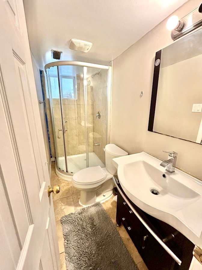 EKC Homestay Toronto's room