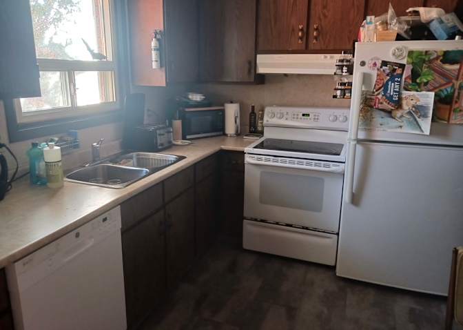 Ben, Savannah, Erin, and Kirsten's room