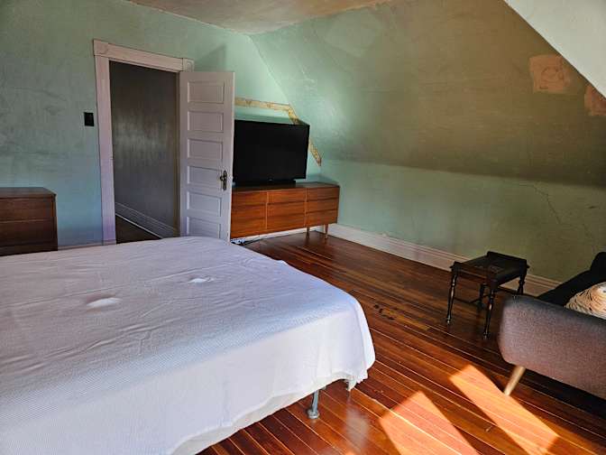 Matthew Jacobi's room