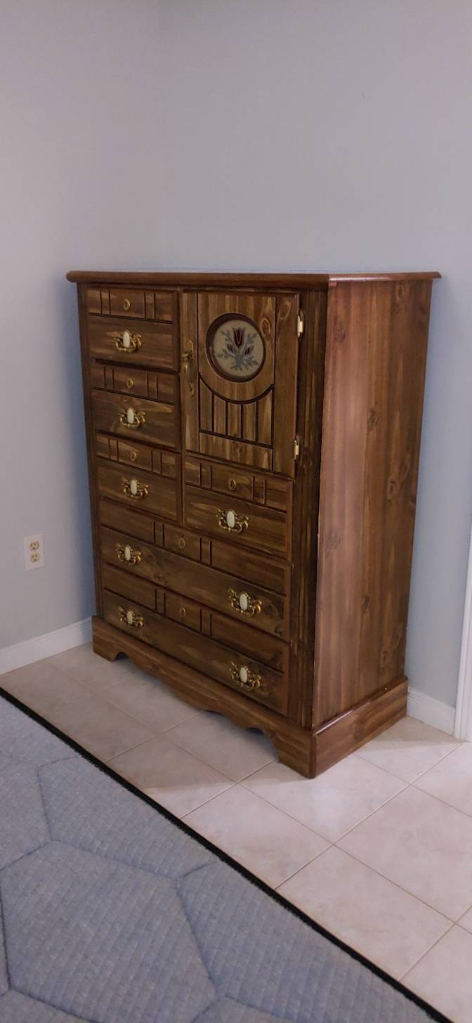 Noelle ALEXANDER's room